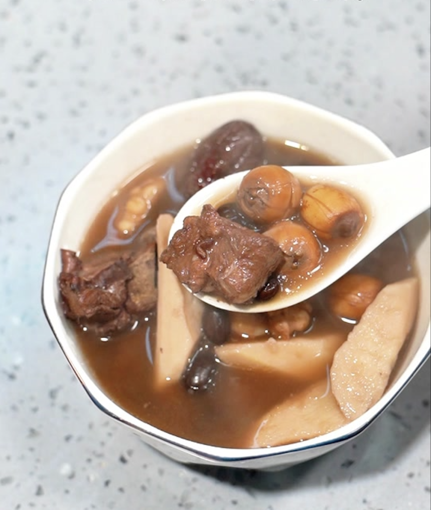 立冬湯水:黑豆核桃排骨湯