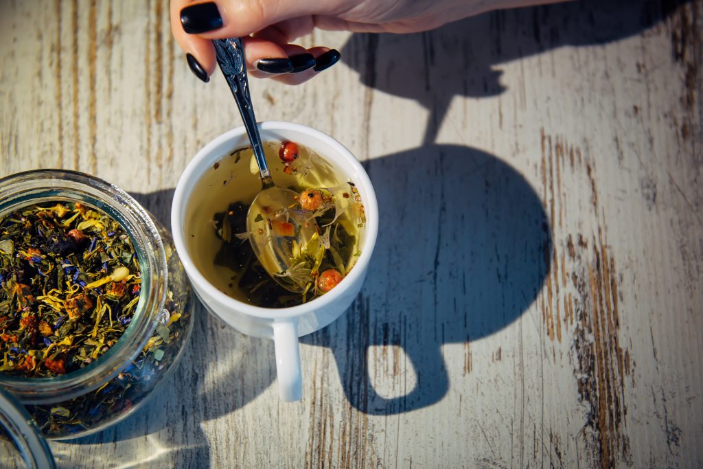 【涼茶種類】熱氣就要飲涼茶?細數你不知道的涼茶功效!