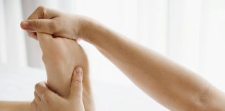 【腳底按摩】腳底按摩穴位多 每日3分鐘有助燒脂瘦身?8大人士要注意! 腳底按摩